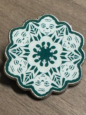 5/$25 Disney Star Wars Yoda Snowflake Pin